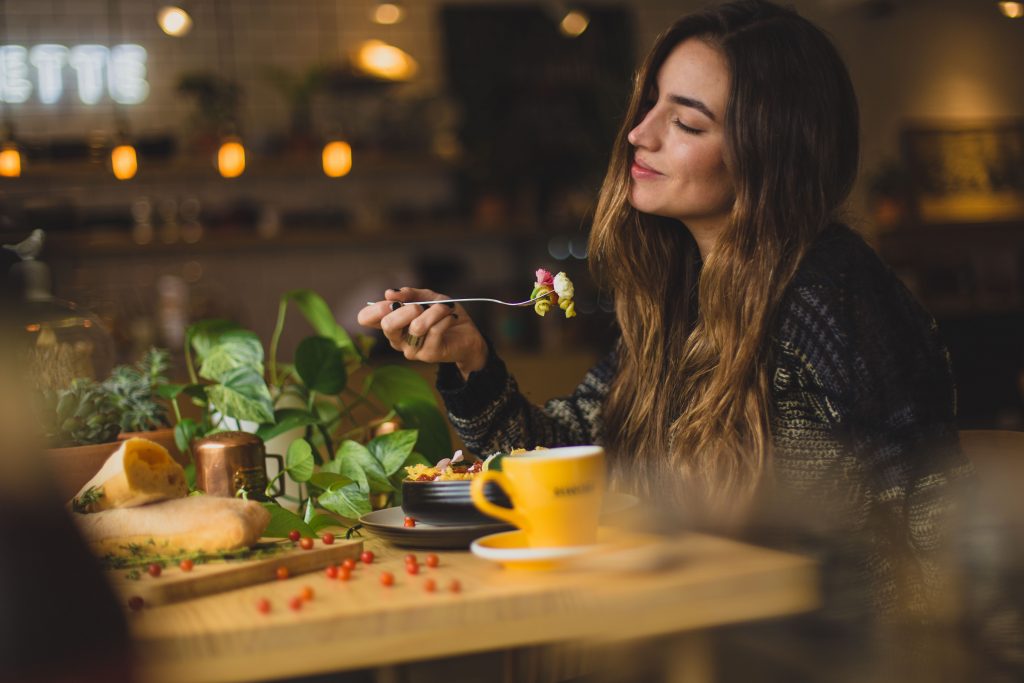 Mindful Eating Practices for Weight Loss and Overall Well-being